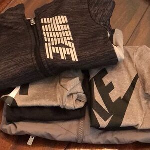 Nike set(S) ALL IN SIZE 1-2 YEARS. 1 JACKET. 2 TEES & 2 SHORTS. 1 TRACK SET.